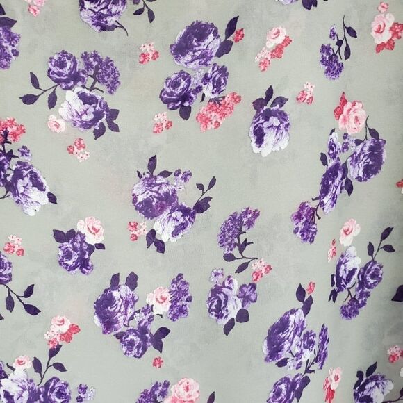 Torrid gray floral Semisheer blouse short sleeved - Picture 9 of 11